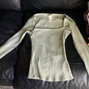 Cute HM long sleeve top made of organic fabric